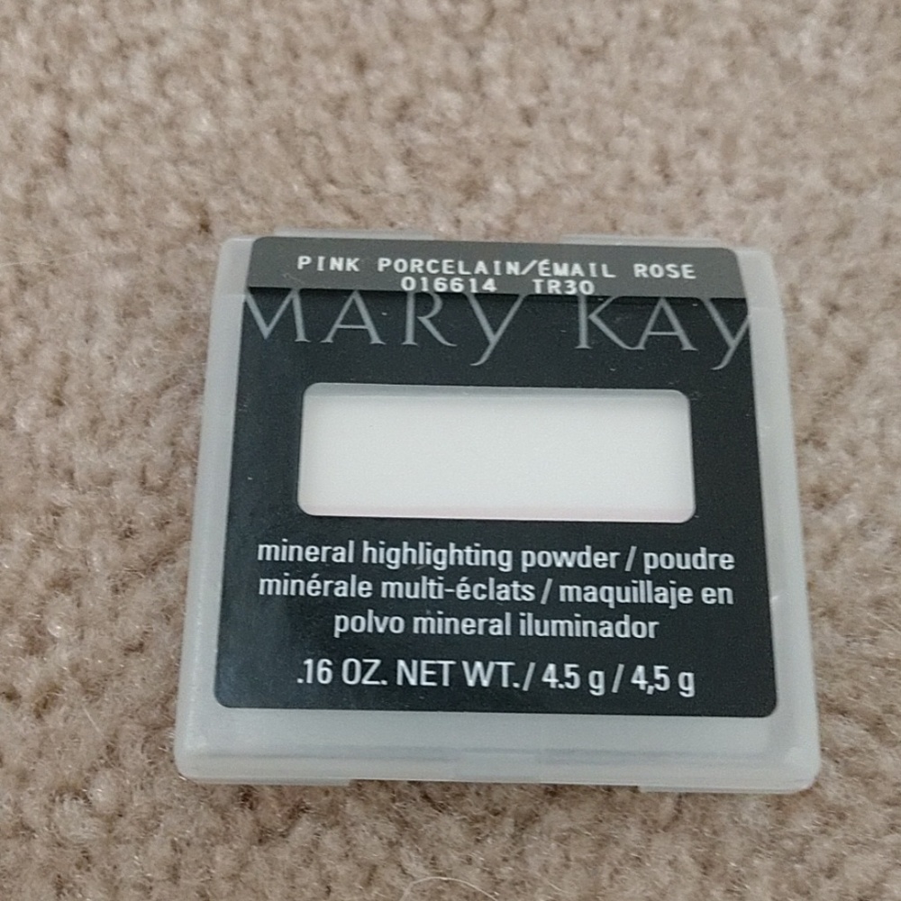 Mary Kay mineral highlighting powder